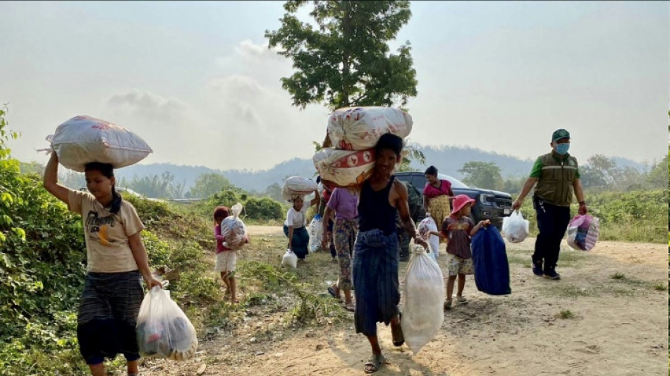Birmanie: des centaines de civils et soldats ont fui vers la Tha&iuml;lande