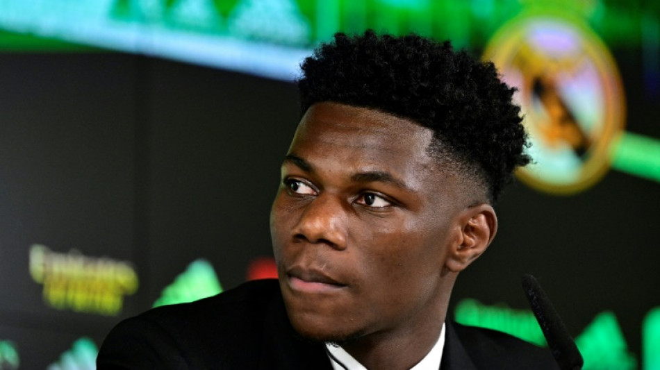 Mbapp&eacute; "quiso saber si yo ir&iacute;a al PSG", afirma Tchouam&eacute;ni a su llegada al Real Madrid