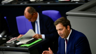 Klingbeil verteidigt Haushalt im Bundestag - und mahnt Reformen an