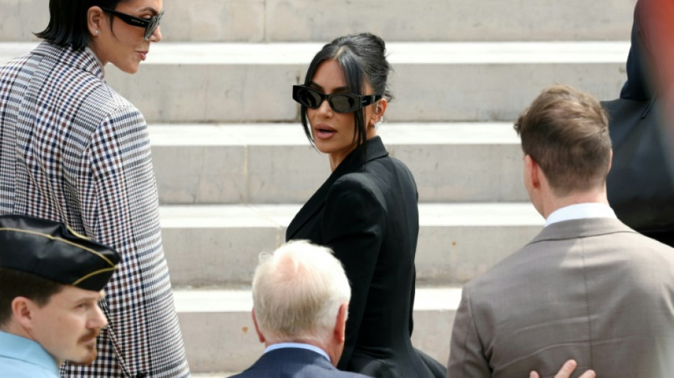 Kim Kardashian zu Aussage vor Pariser Gericht eingetroffen