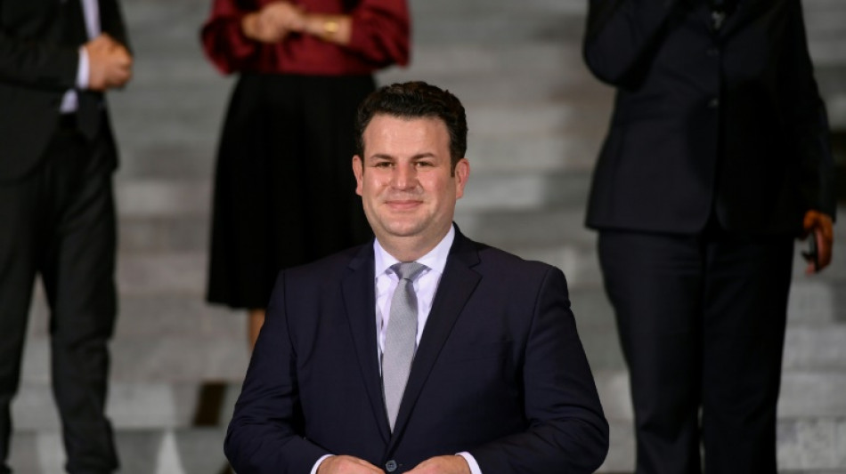 Bundestag debattiert erstmals &uuml;ber Anhebung des Mindestlohns auf zw&ouml;lf Euro 