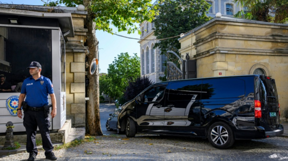 Irán y países europeos reanudan las conversaciones sobre el programa nuclear en Estambul