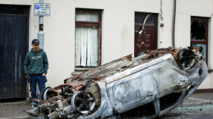 Craintes d'une troisi&egrave;me nuit d'&eacute;meutes en Irlande du Nord, malgr&eacute; les appels au calme