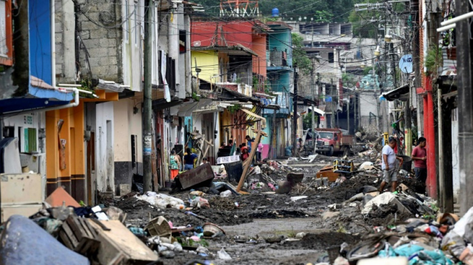 Con miedo a las infecciones, víctimas de las lluvias en México claman por ayuda
