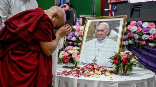 La mort du pape François déclenche une vague d'émotion à travers le monde