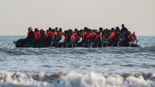 Quase 100 migrantes são resgatados no Canal da Mancha em dois dias