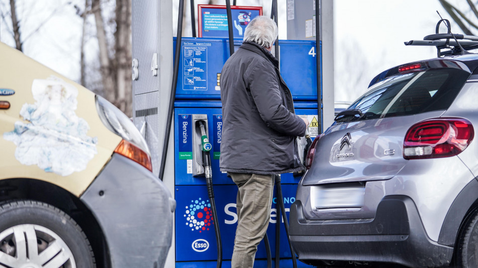 Da oggi il taglio delle accise sul diesel, i decreti in Gazzetta