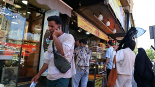 "Du pire au mauvais": les Iraniens peu enthousiastes apr&egrave;s la reprise d'internet