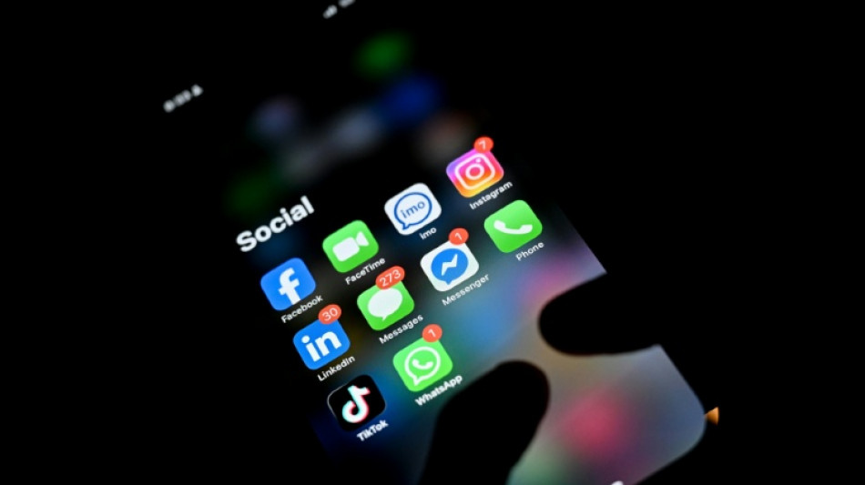 La "technof&eacute;rence": un parent sur deux distrait par son t&eacute;l&eacute;phone face &agrave; son jeune enfant