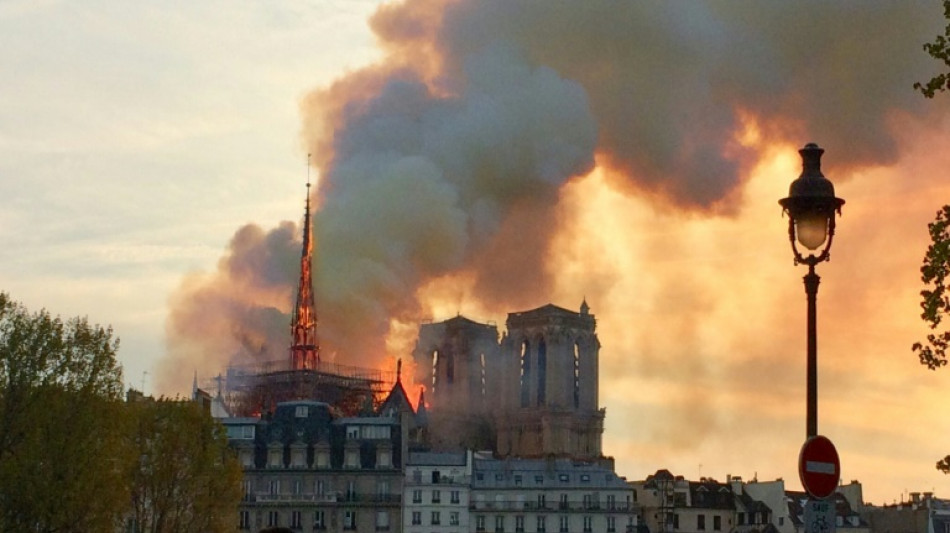 Notre-Dame instala la base de su emblem&aacute;tica aguja en el cuarto aniversario del incendio