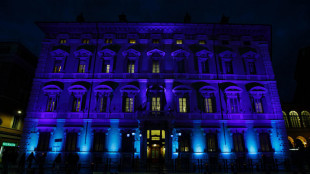 La facciata del Senato si illumina di blu per le vittime civili delle guerre
