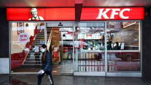 Fastfood-Kette KFC legt wegen Lieferproblemen statt Salat Weißkohl in Burger