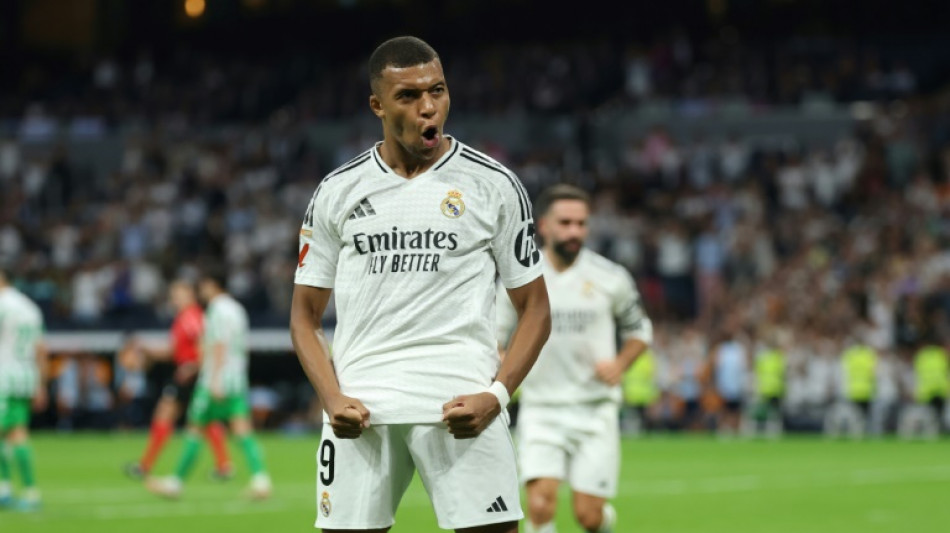 Com 2 de Mbapp&eacute;, Real Madrid vence Betis no Campeonato Espanhol