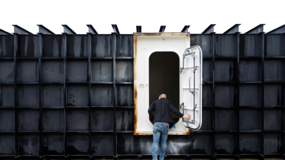 Medo de bombardeios? Uma empresa no Texas oferece bunkers de quintal