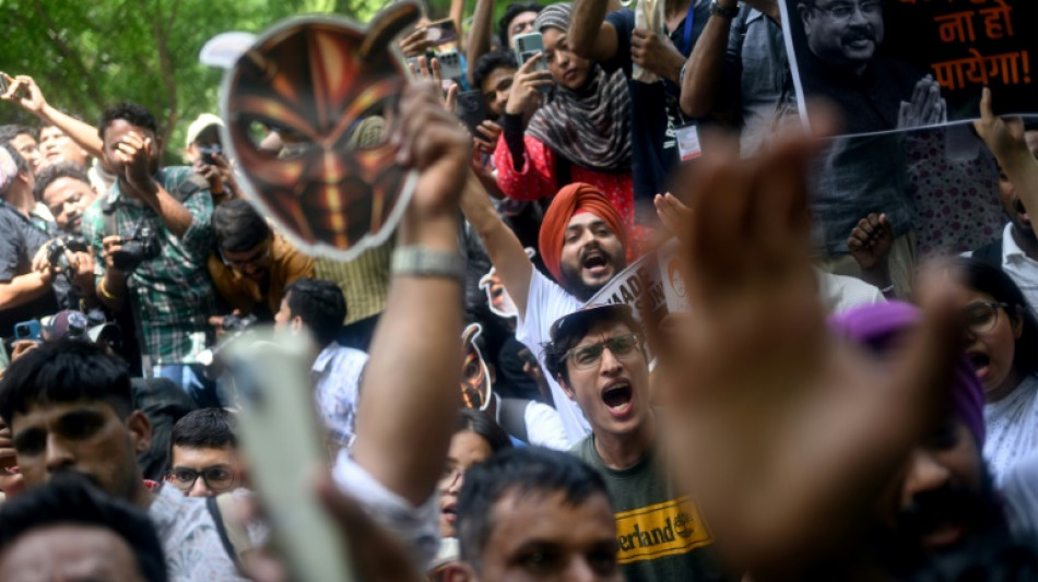 En Inde, des centaines de personnes r&eacute;unies pour le premier rassemblement du "parti des cafards"
