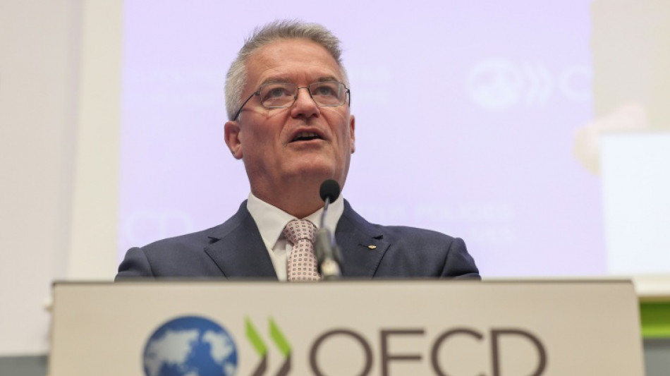 Economia mundial resiste em 2026 mas a incerteza persiste, alerta OCDE
