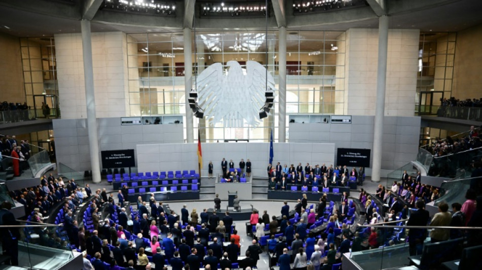 Bundestag beschlie&szlig;t Di&auml;tenerh&ouml;hung zum Juli - Einkommen von knapp 12.000 Euro