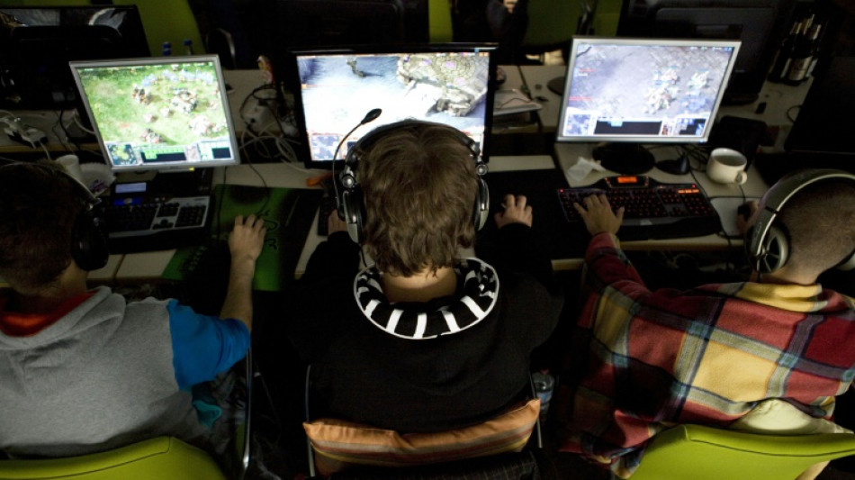 KKH: Seit Coronakrise daddeln vor allem immer mehr Männer