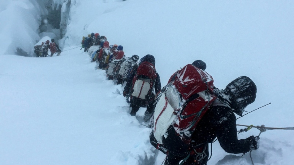 Montanhas 'desconhecidas' do Nepal abrem uma nova era no alpinismo