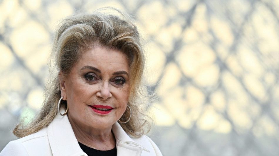 Catherine Deneuve rend hommage &agrave; Marilyn Monroe dans un livre