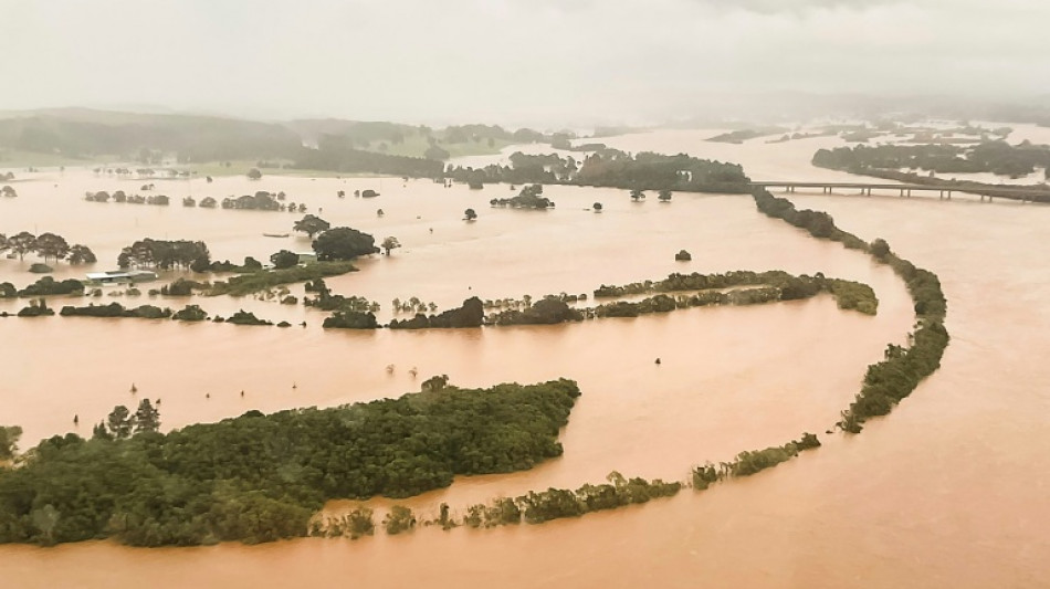 Deux morts, 50.000 personnes bloquées par des inondations dans l'est de l'Australie