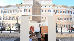 Una cella davanti a Montecitorio, il flash mob di Avs per le carceri
