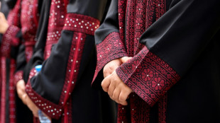 Una artista gazatí borda desde París el "dolor" de la guerra