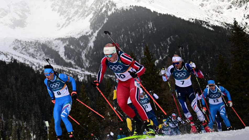 Milano Cortina: in testa alla mass start di biathlon, Giacomel si ritira