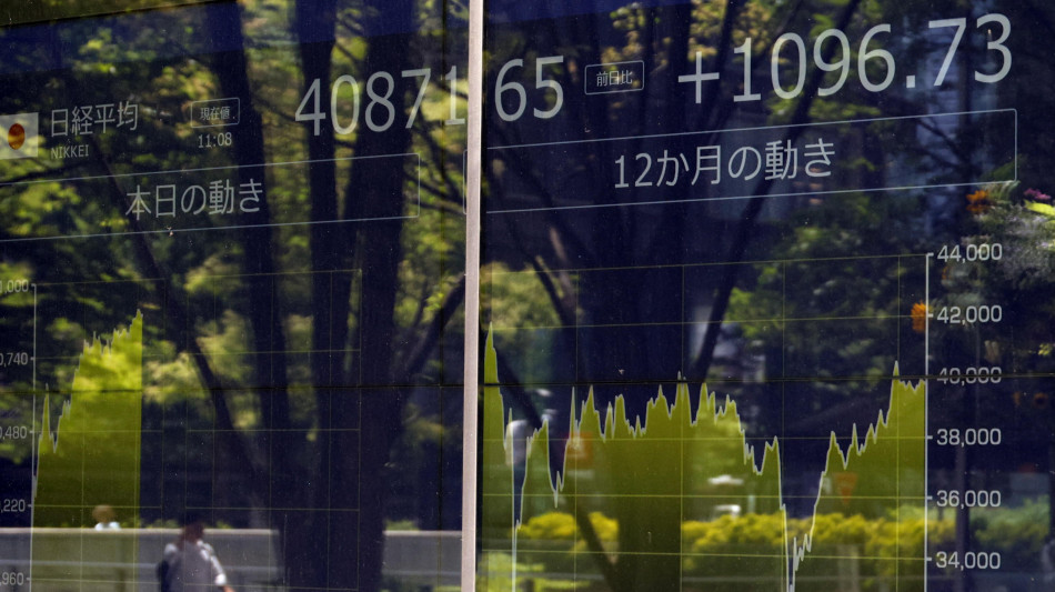 Borsa: Asia debole, gi&ugrave; il franco svizzero per i dazi