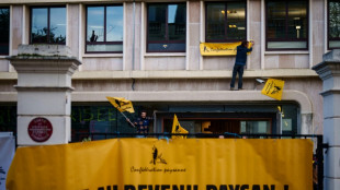 Action coup de poing de la Conf&eacute;d&eacute;ration paysanne au minist&egrave;re de l'Agriculture