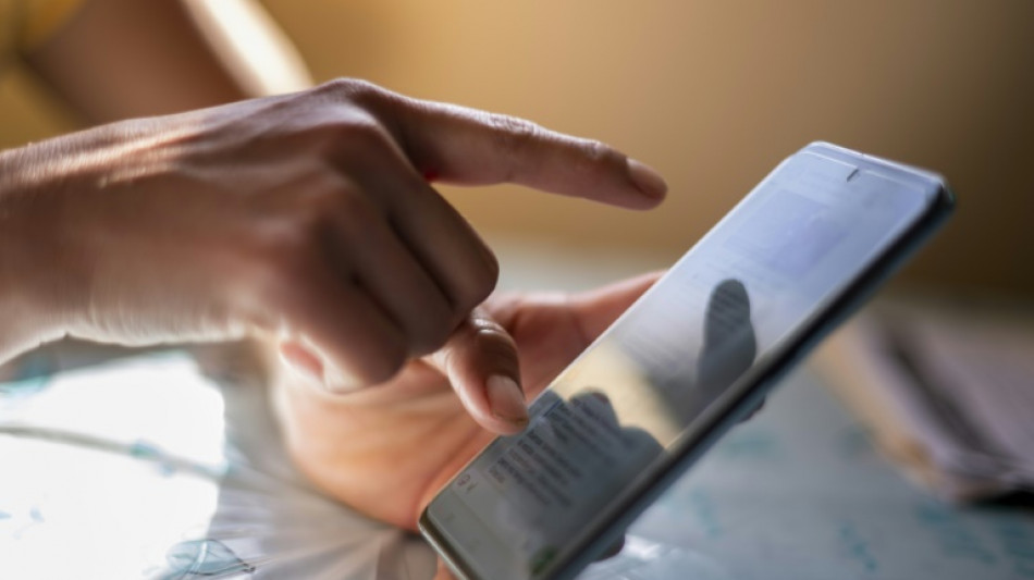 Undocumented migrants turn to Whatsapp to stay ahead of US raids