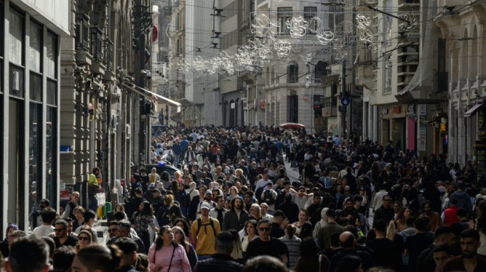 Turkey singer faces criminal probe for 'obscene' song