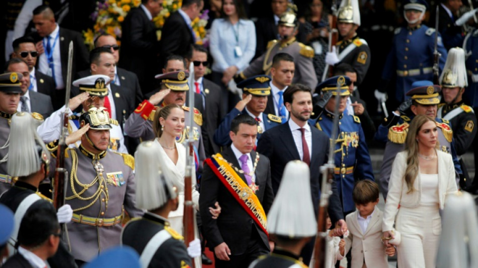 Noboa promete "salvar" a Ecuador de las "mafias" al juramentar para un segundo mandato