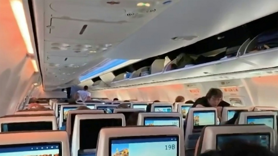 Emiratos investiga una posible pista "terrorista" tras el incidente en el vuelo hacia Israel