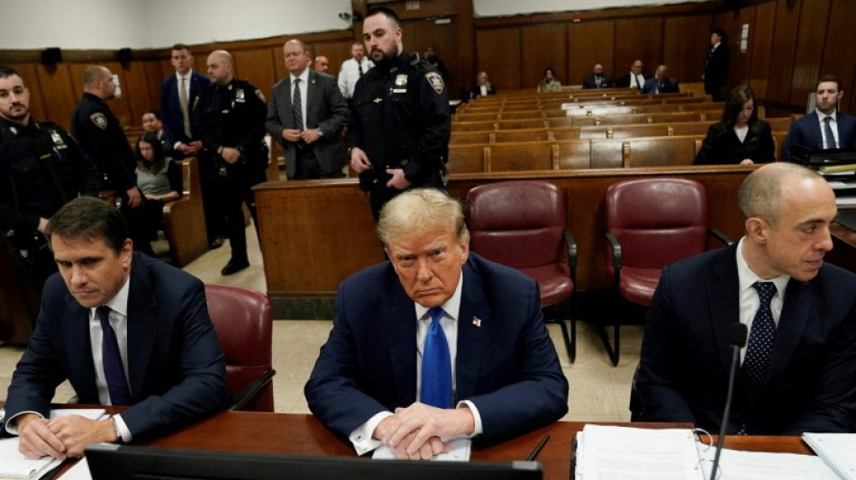 La s&eacute;lection du jury au proc&egrave;s Trump reprend, une jur&eacute;e jette l'&eacute;ponge 