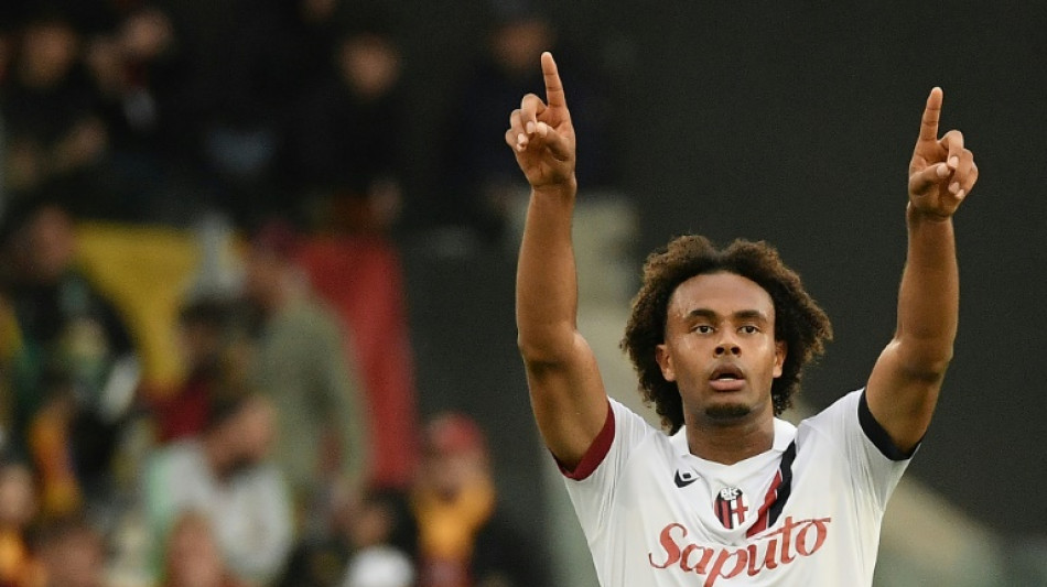 Manchester United contrata atacante holand&ecirc;s Zirkzee, do Bologna
