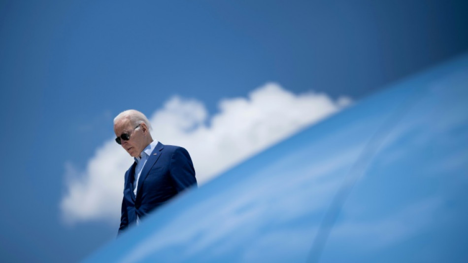 Biden testé positif au Covid-19 jeudi, "symptômes très légers"