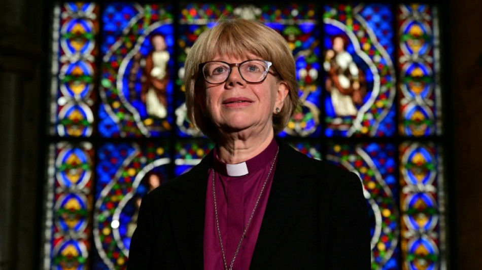 Sarah Mullally &eacute; confirmada como primeira mulher l&iacute;der da Igreja Anglicana