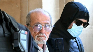 Au procès Kardashian, une bague de la taille d'un "carré de chocolat"