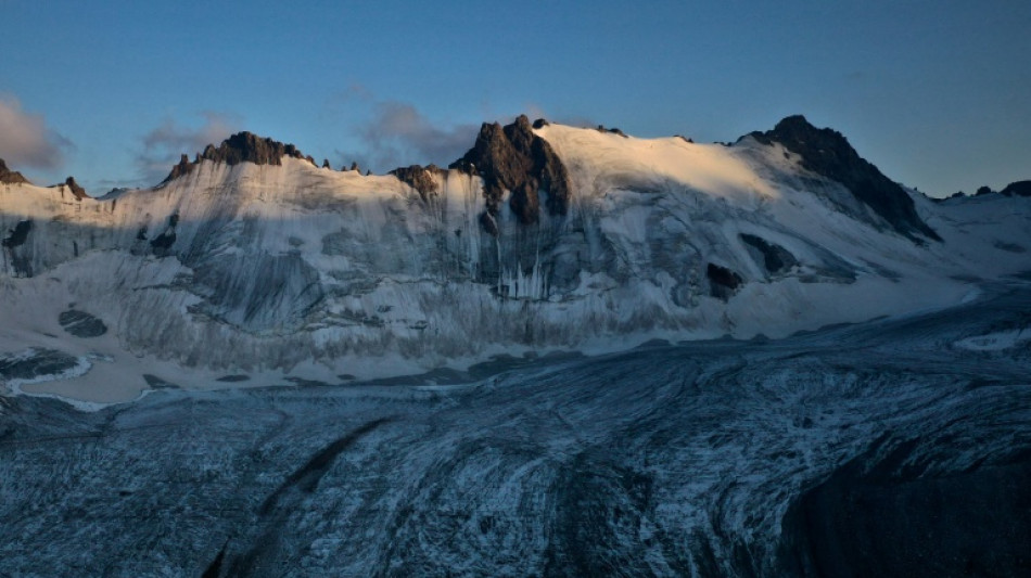 Suspenden la b&uacute;squeda de una alpinista rusa herida en una cumbre en Kirguist&aacute;n