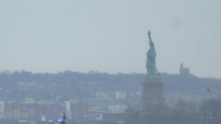 Plusieurs morts dans le crash spectaculaire d'un hélicoptère dans le fleuve de New York