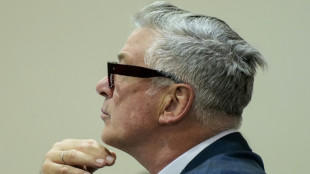 Au proc&egrave;s d'Alec Baldwin pour homicide involontaire, la d&eacute;fense met en doute l'enqu&ecirc;te