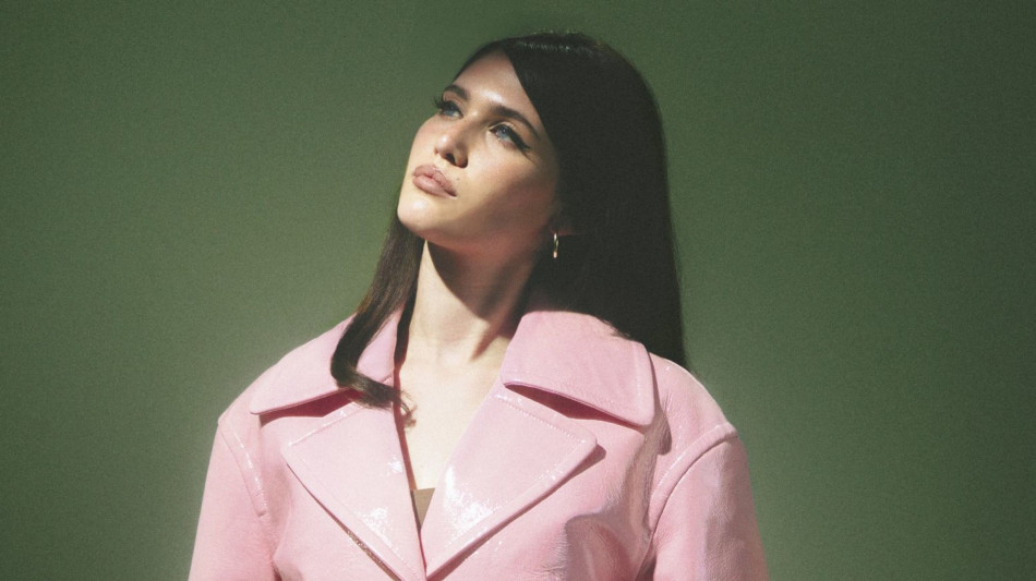 Sienna Spiro scala le classifiche con il singolo Die On This Hill