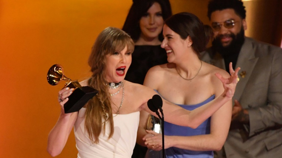 Sacr&eacute;e pour la quatri&egrave;me fois, Taylor Swift entre dans l'histoire des Grammy Awards