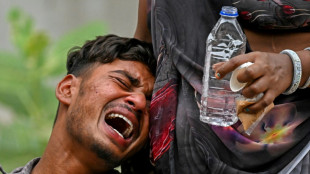Familiares iniciam os funerais das vítimas do acidente da Air India