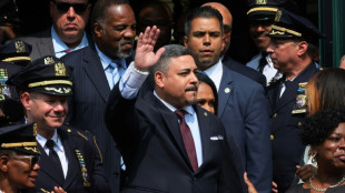 Chefe da pol&iacute;cia de Nova York renuncia ao cargo em meio &agrave; investiga&ccedil;&atilde;o por corrup&ccedil;&atilde;o