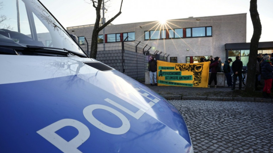 Oberlandesgericht Dresden: Mutma&szlig;liche NSU-Unterst&uuml;tzerin schweigt zu Prozessbeginn