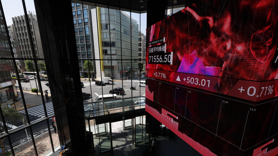 Borsa: Asia in rosso, nuova ondata di vendite sui chip, Tokyo -4,15%