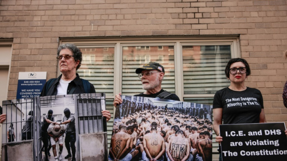 Fam&iacute;lia venezuelana despeda&ccedil;ada pelas deporta&ccedil;&otilde;es de Trump para El Salvador