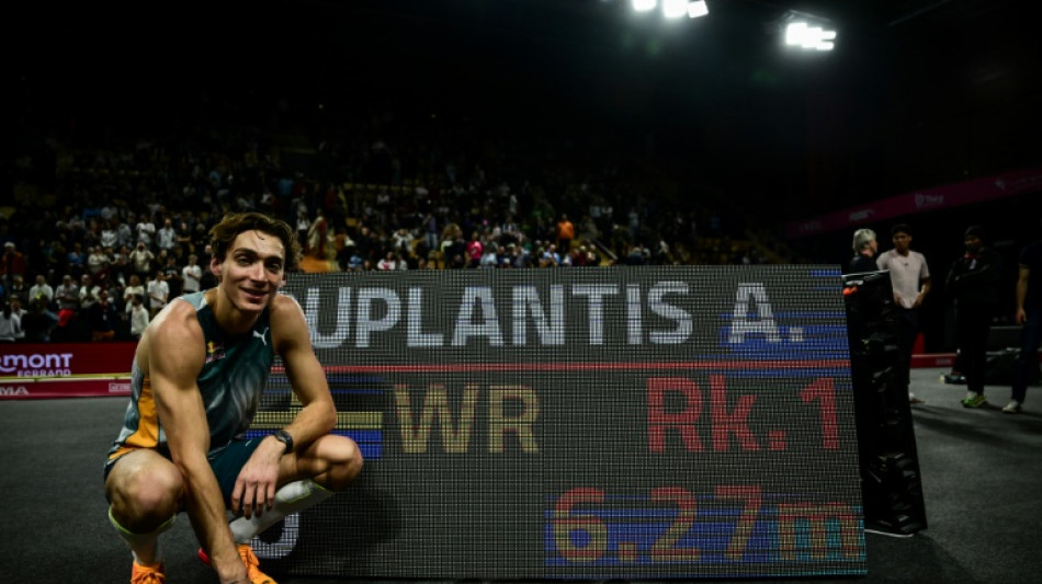 Duplantis alcan&ccedil;a 6,27m e volta a bater recorde mundial no salto com vara